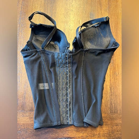 BNWT Venus Women’s Elegant Black Lace Wire Frame Shaping Corset - size Medium - Picture 4 of 5